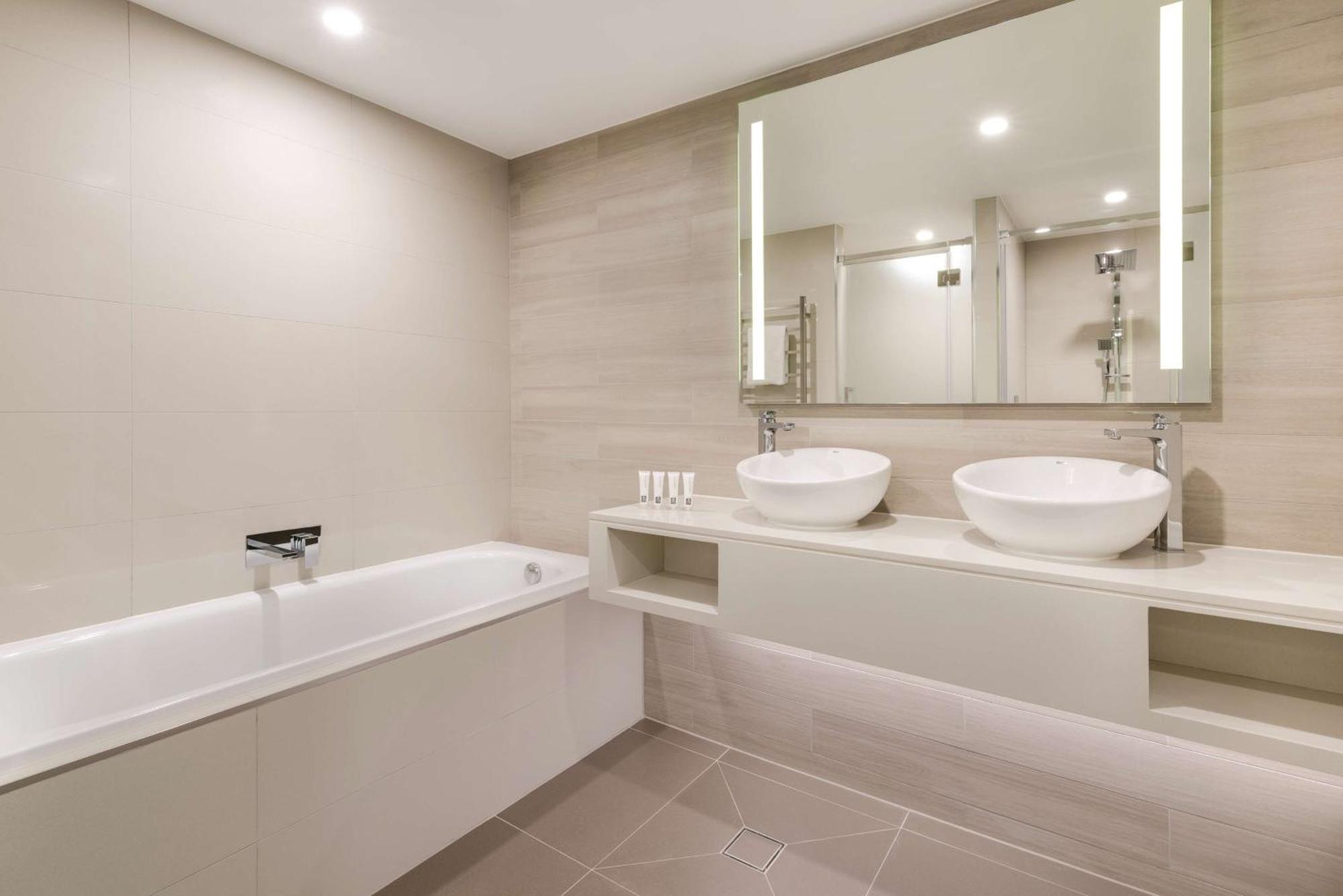 Vibe Hotel Subiaco Пърт Екстериор снимка
