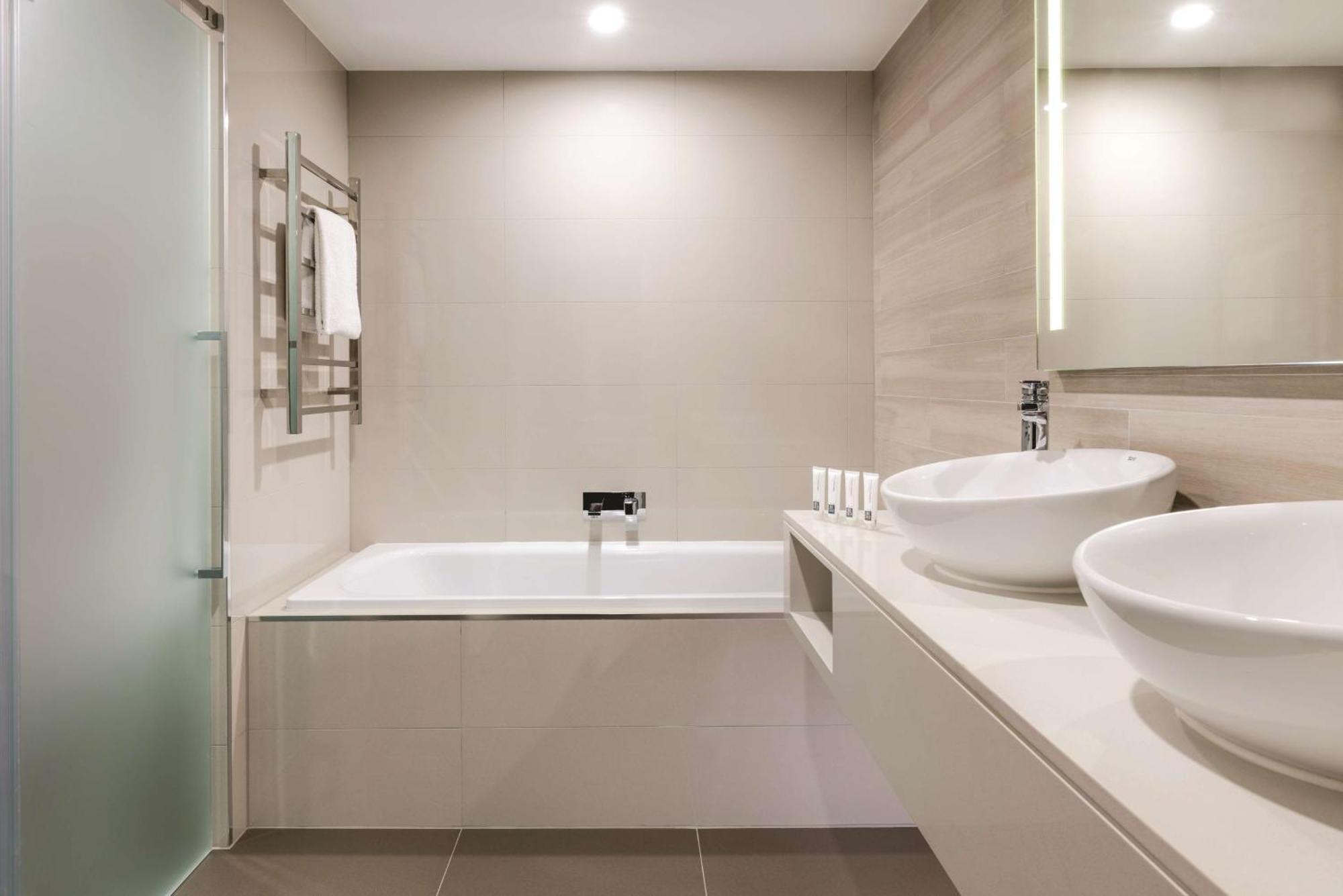 Vibe Hotel Subiaco Пърт Екстериор снимка